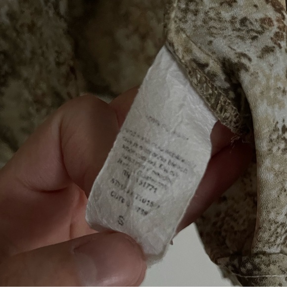 Snake print button up blouse 🐍 - Picture 7 of 7